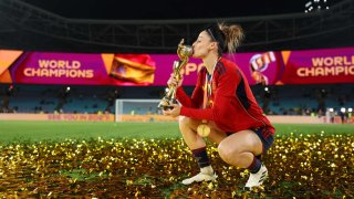 Esther Gonzalez of Spain kisses the FIFA Women’s World Cup Trophy after the team’s victory in the FIFA Women’s World Cup Australia & New Zealand 2023 Final match between Spain and England at Stadium Australia on August 20, 2023.